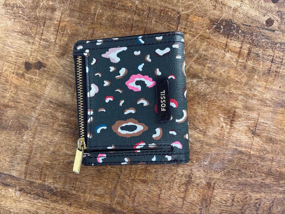 Fossil Leopard Print Mini Wallet Zip Coin Purse Bifold Card Holder Dark Green